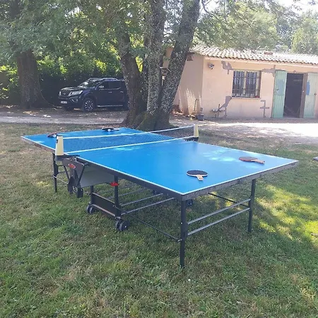Les Bernus לינה וארוחת בוקר