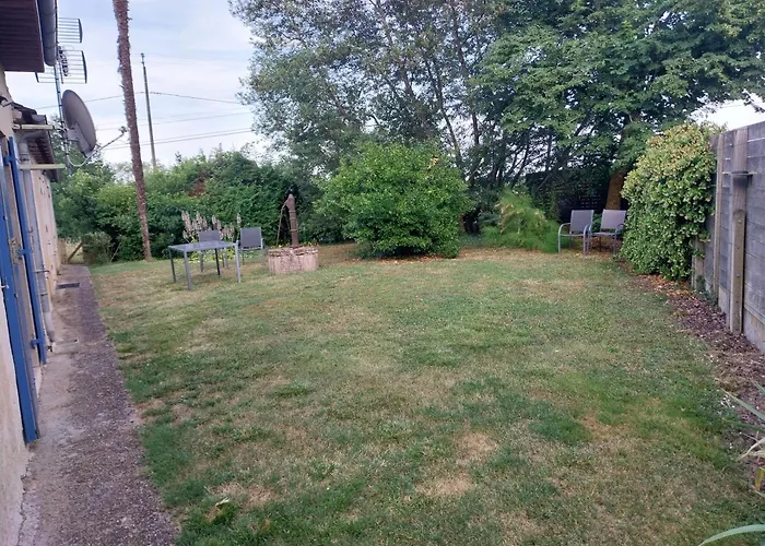 Les Bernus לינה וארוחת בוקר *